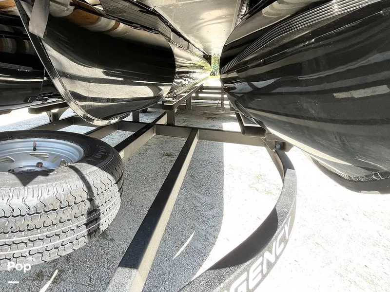 Slide: The Image of Regency 250 DL3 2023 - 15940194