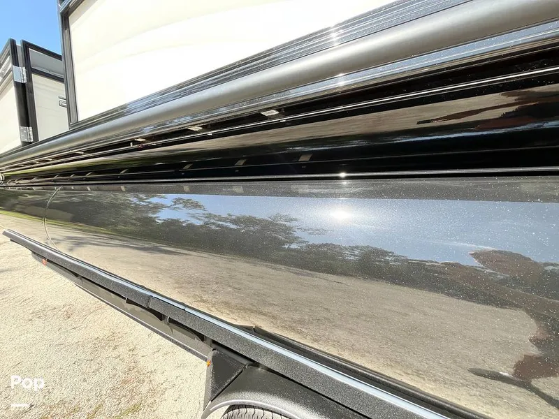 Slide: The Image of Regency 250 DL3 2023 - 15940196