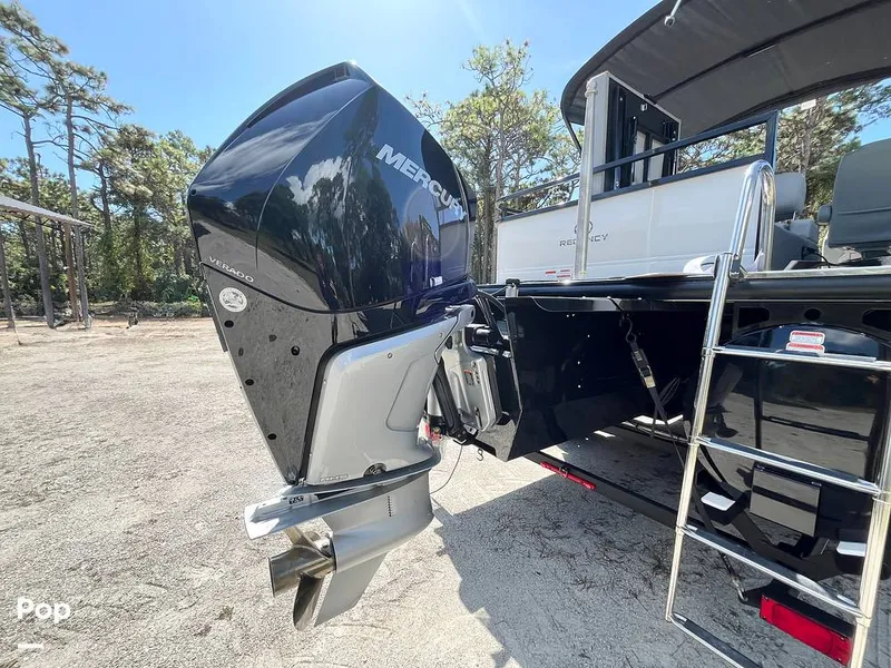 Slide: The Image of Regency 250 DL3 2023 - 15940201