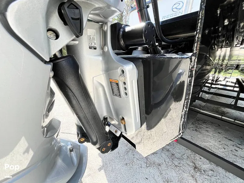 Slide: The Image of Regency 250 DL3 2023 - 15940204