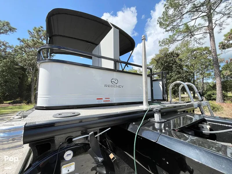 Slide: The Image of Regency 250 DL3 2023 - 15940214