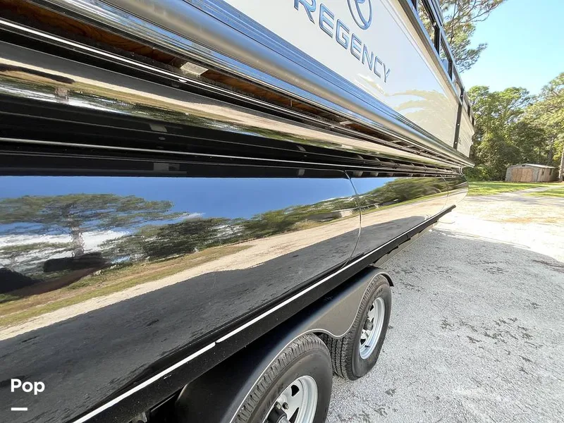 Slide: The Image of Regency 250 DL3 2023 - 15940199