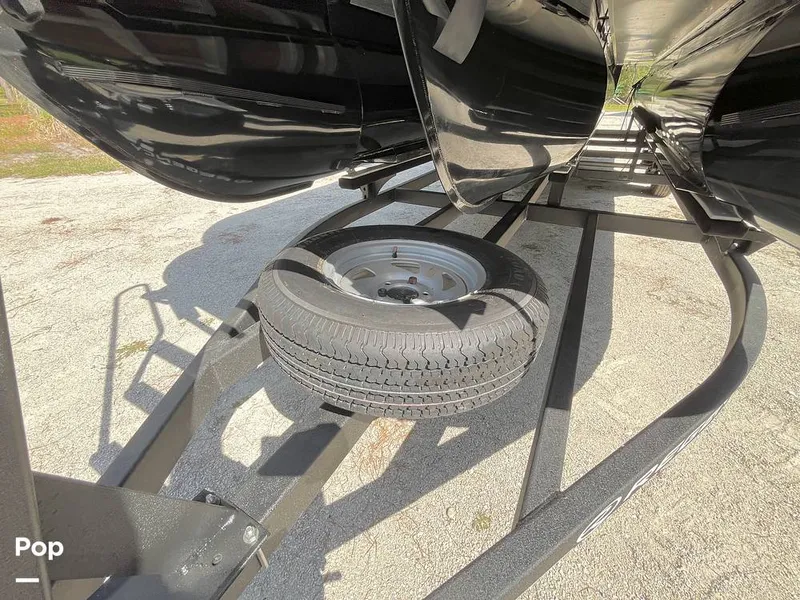 Slide: The Image of Regency 250 DL3 2023 - 15940209