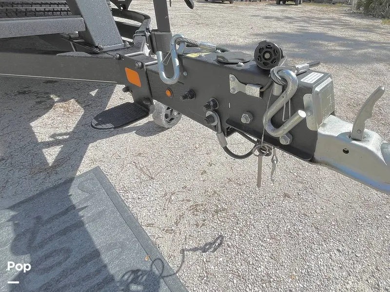 Slide: The Image of Regency 250 DL3 2023 - 15940210