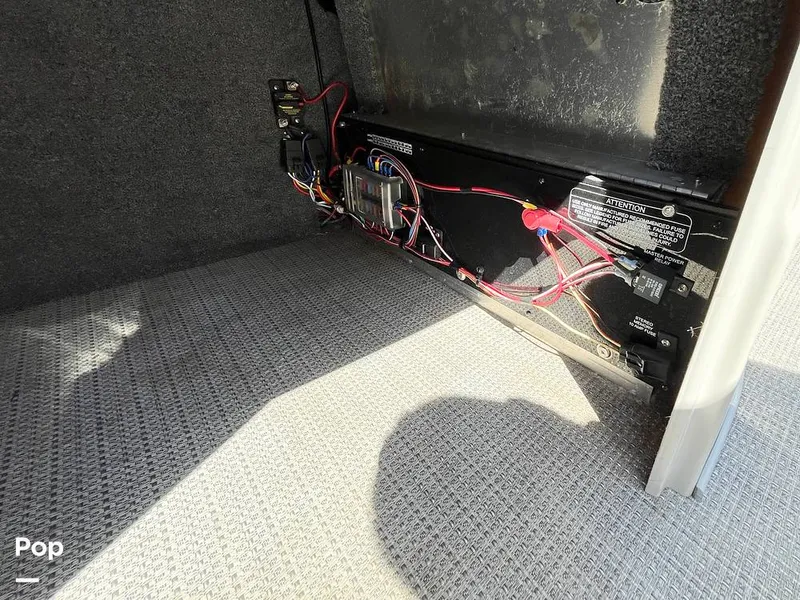 Slide: The Image of Regency 250 DL3 2023 - 15940245