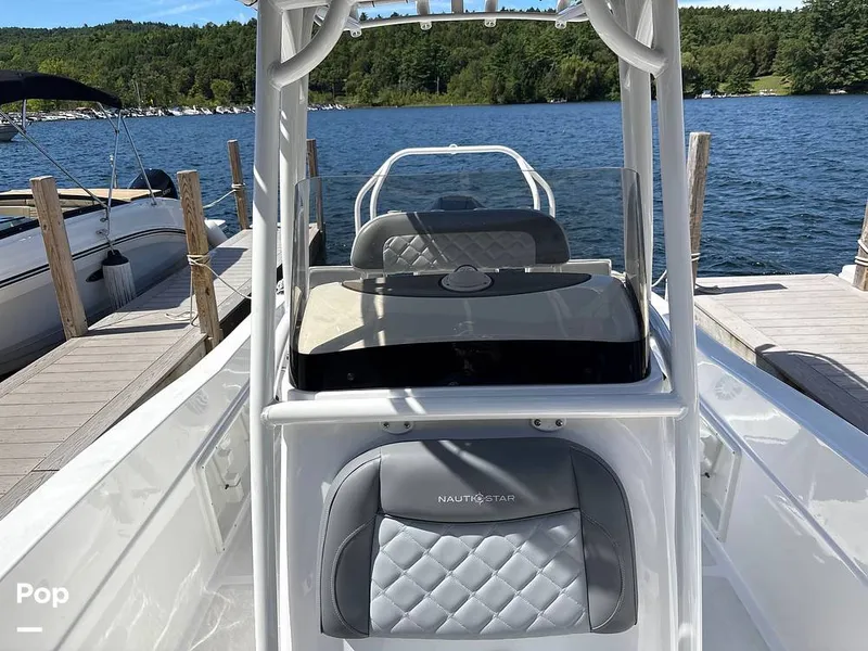 Slide: The Image of NauticStar 231H 2025 - 15902698