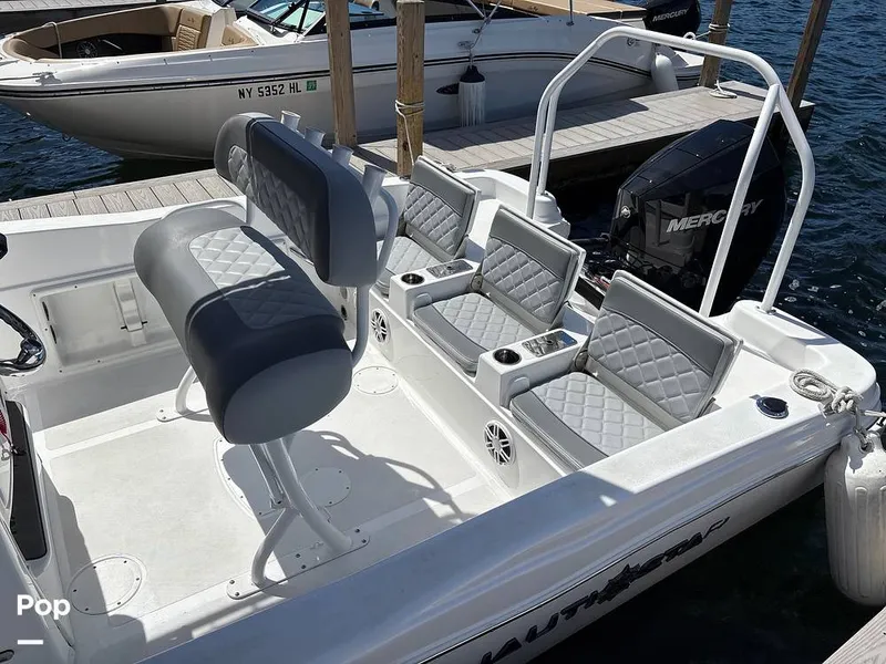 Slide: The Image of NauticStar 231H 2025 - 15902701