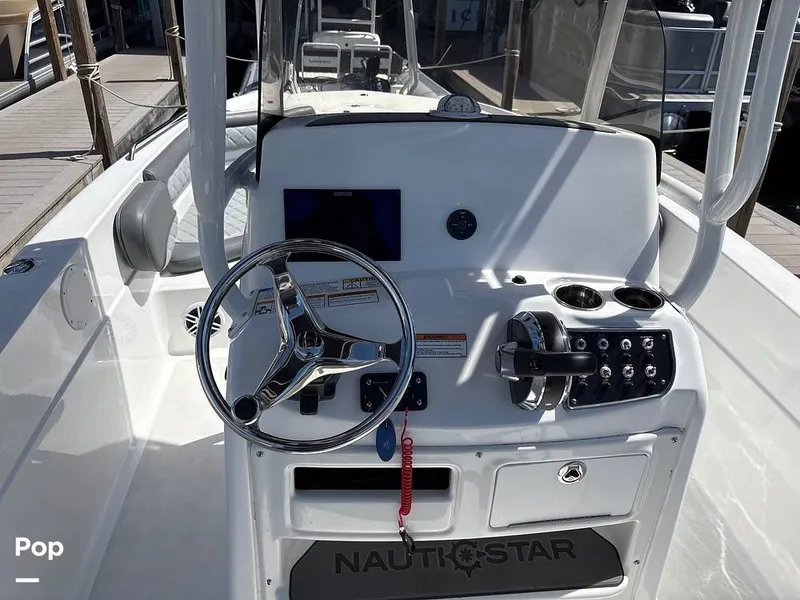 Slide: The Image of NauticStar 231H 2025 - 15902703