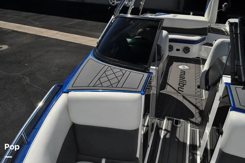 Slide: The Image of Malibu Sunscape 25 LSV 2004 - 15961200