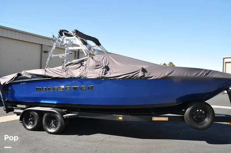 Slide: The Image of Malibu Sunscape 25 LSV 2004 - 15961216