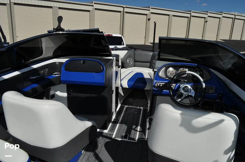 Slide: The Image of Malibu Sunscape 25 LSV 2004 - 15961195