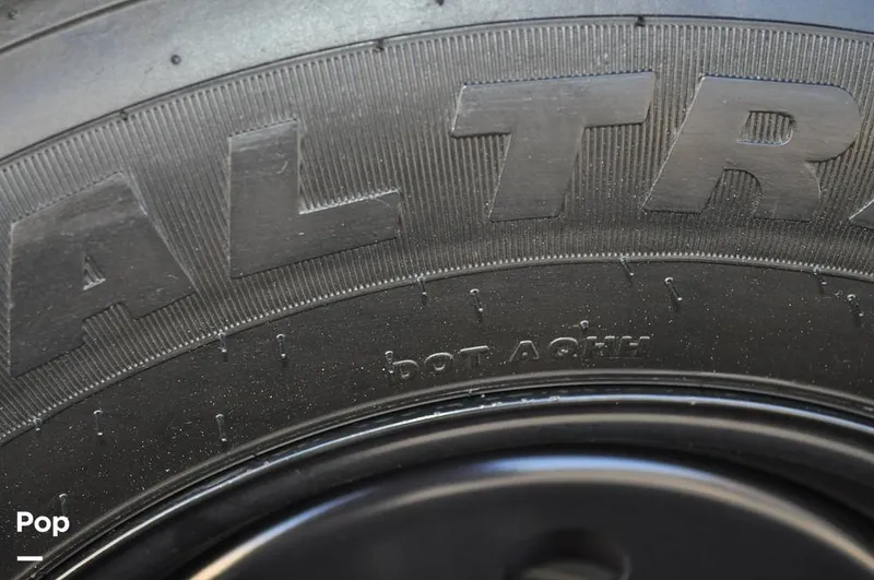 Slide: The Image of Malibu Sunscape 25 LSV 2004 - 15961123