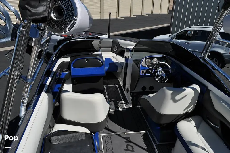 Slide: The Image of Malibu Sunscape 25 LSV 2004 - 15961105