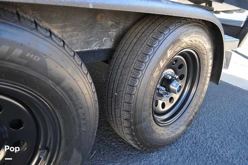 Slide: The Image of Malibu Sunscape 25 LSV 2004 - 15961124