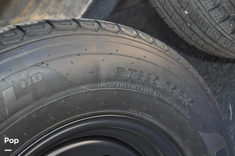 Slide: The Image of Malibu Sunscape 25 LSV 2004 - 15961125