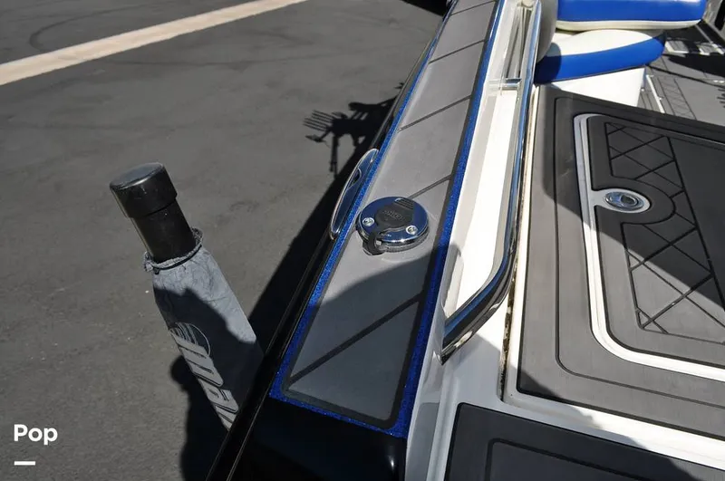 Slide: The Image of Malibu Sunscape 25 LSV 2004 - 15961144