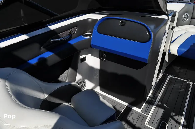 Slide: The Image of Malibu Sunscape 25 LSV 2004 - 15961149