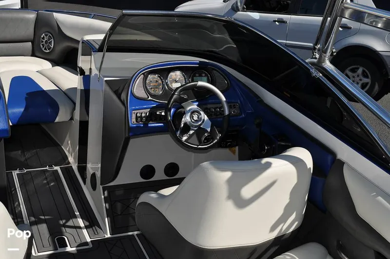 Slide: The Image of Malibu Sunscape 25 LSV 2004 - 15961095