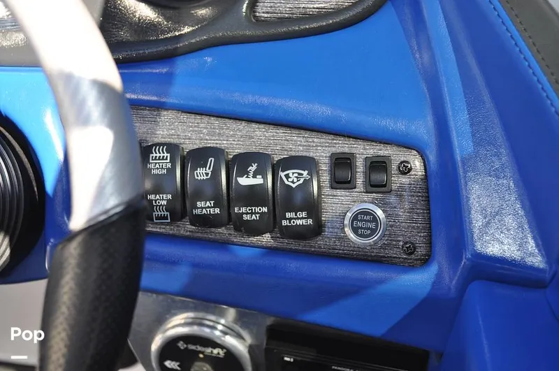 Slide: The Image of Malibu Sunscape 25 LSV 2004 - 15961165