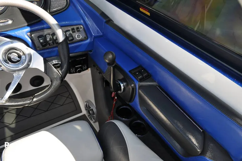 Slide: The Image of Malibu Sunscape 25 LSV 2004 - 15961167