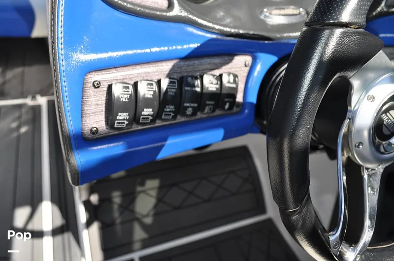 Slide: The Image of Malibu Sunscape 25 LSV 2004 - 15961168