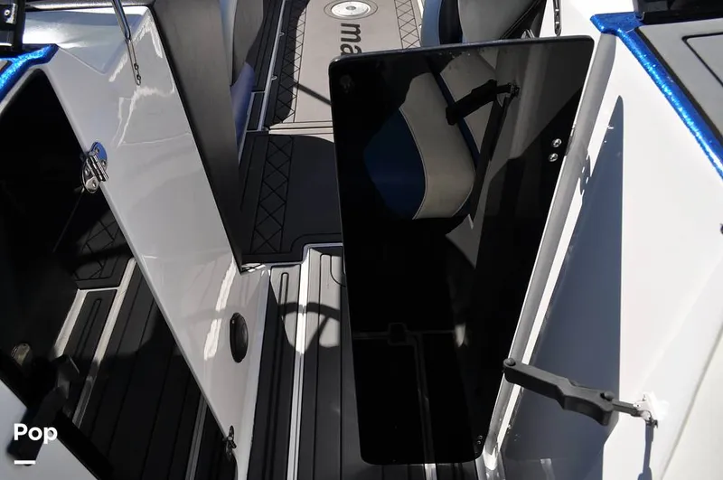 Slide: The Image of Malibu Sunscape 25 LSV 2004 - 15961180