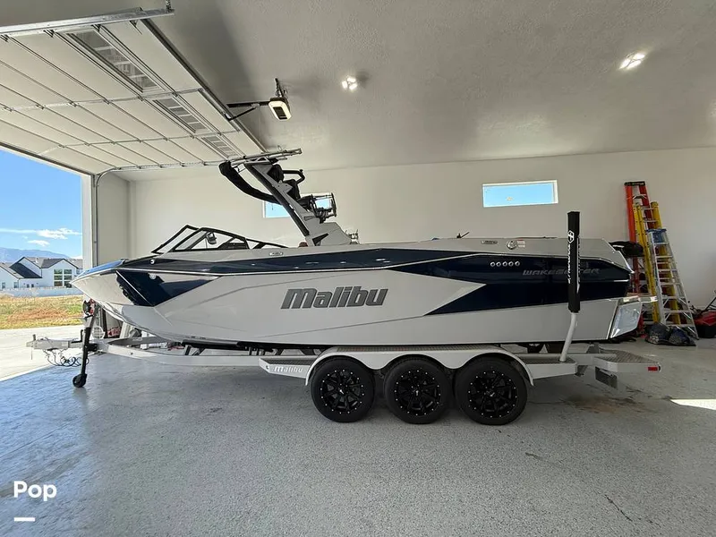 Slide: The Image of Malibu 26 LSV 2023 - 15952465