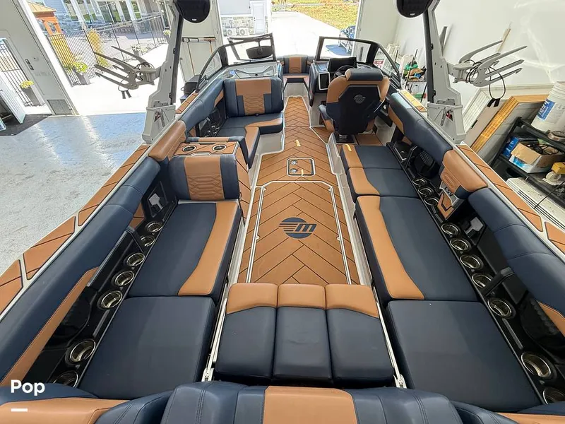 Slide: The Image of Malibu 26 LSV 2023 - 15952466