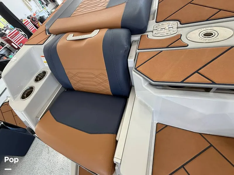 Slide: The Image of Malibu 26 LSV 2023 - 15952475