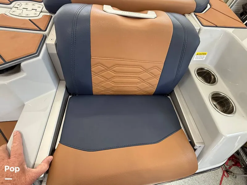 Slide: The Image of Malibu 26 LSV 2023 - 15952476