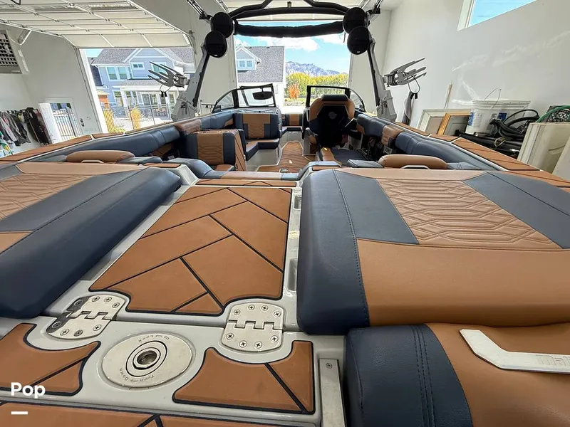 Slide: The Image of Malibu 26 LSV 2023 - 15952477