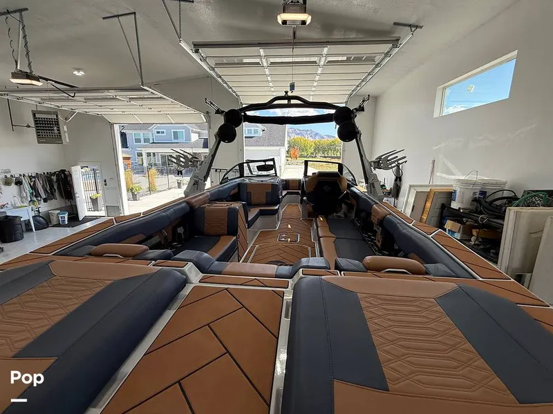 Slide: The Image of Malibu 26 LSV 2023 - 15952478