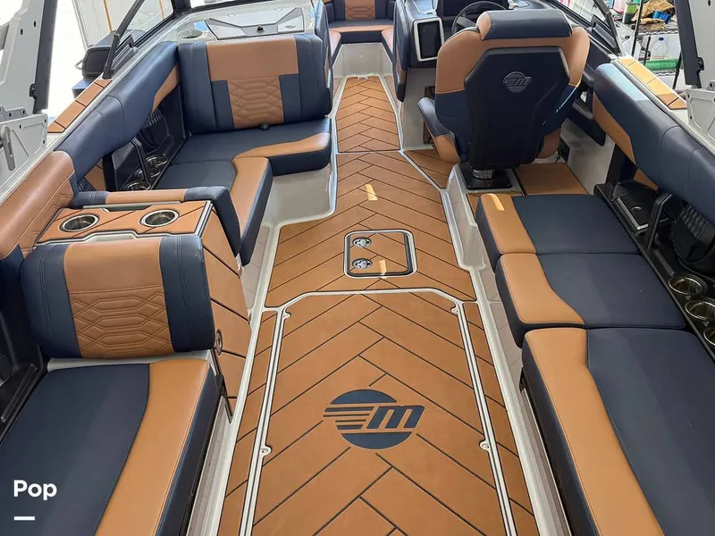 Slide: The Image of Malibu 26 LSV 2023 - 15952483