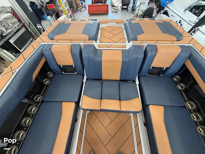 Slide: The Image of Malibu 26 LSV 2023 - 15952484