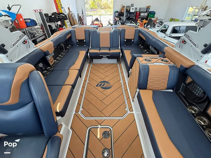 Slide: The Image of Malibu 26 LSV 2023 - 15952467