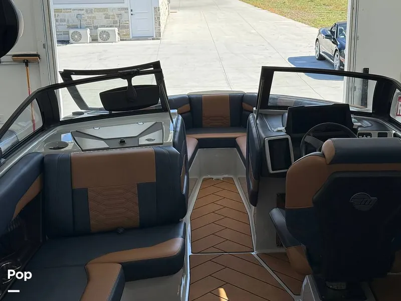 Slide: The Image of Malibu 26 LSV 2023 - 15952485