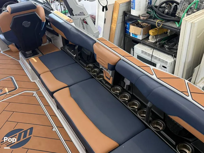 Slide: The Image of Malibu 26 LSV 2023 - 15952486