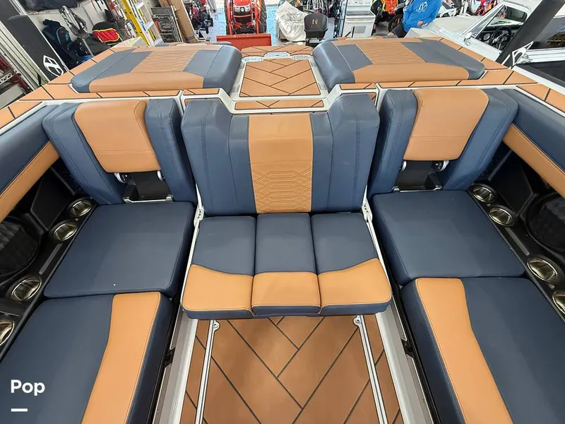 Slide: The Image of Malibu 26 LSV 2023 - 15952487