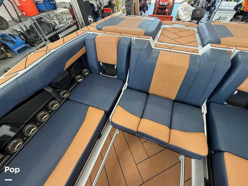 Slide: The Image of Malibu 26 LSV 2023 - 15952488