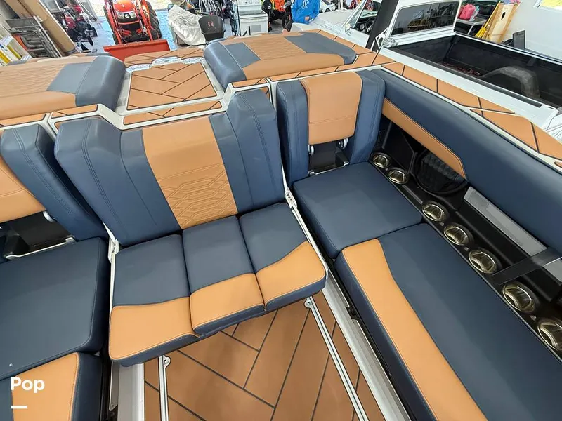 Slide: The Image of Malibu 26 LSV 2023 - 15952489