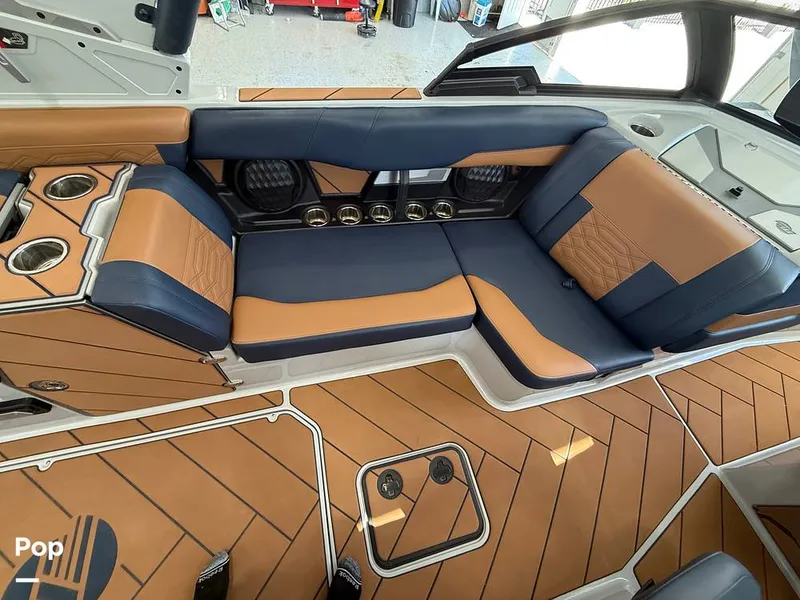 Slide: The Image of Malibu 26 LSV 2023 - 15952490