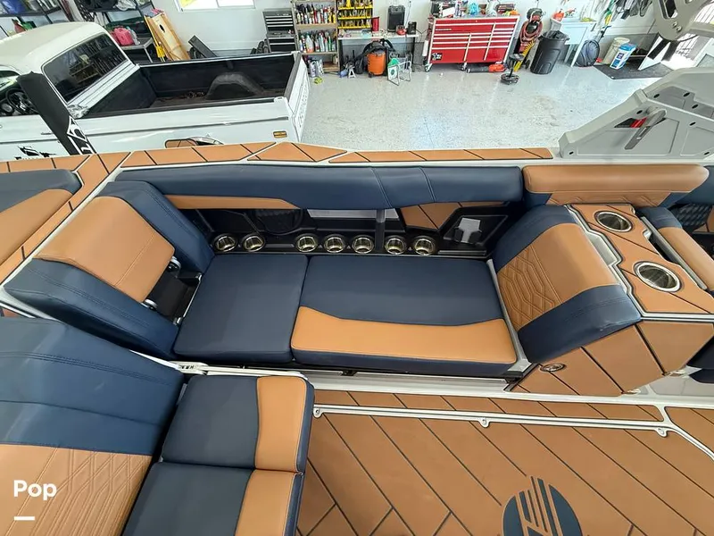 Slide: The Image of Malibu 26 LSV 2023 - 15952491