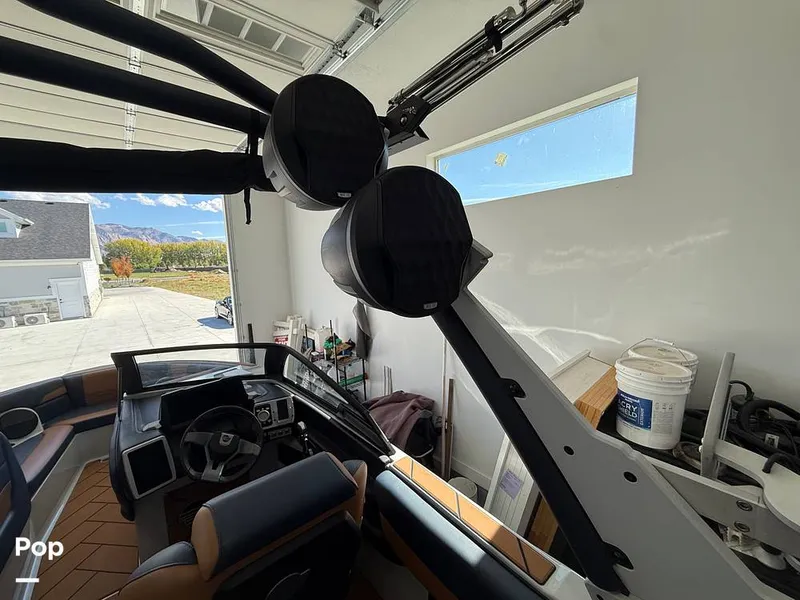 Slide: The Image of Malibu 26 LSV 2023 - 15952494