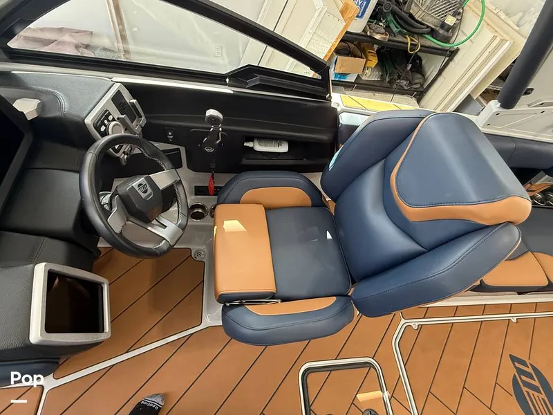 Slide: The Image of Malibu 26 LSV 2023 - 15952468