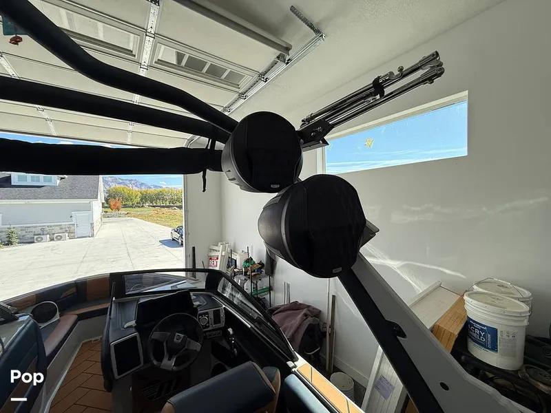 Slide: The Image of Malibu 26 LSV 2023 - 15952495