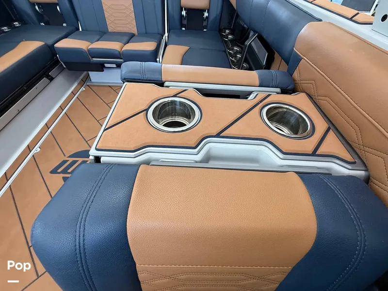 Slide: The Image of Malibu 26 LSV 2023 - 15952500