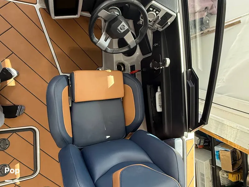 Slide: The Image of Malibu 26 LSV 2023 - 15952503