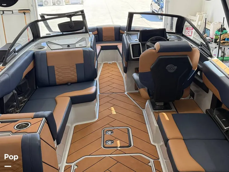 Slide: The Image of Malibu 26 LSV 2023 - 15952469