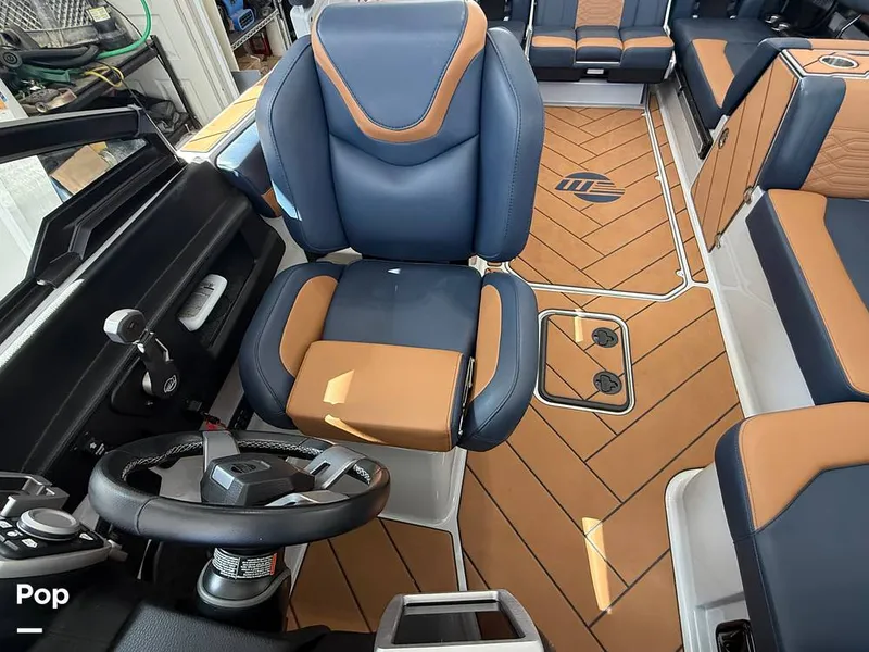 Slide: The Image of Malibu 26 LSV 2023 - 15952513