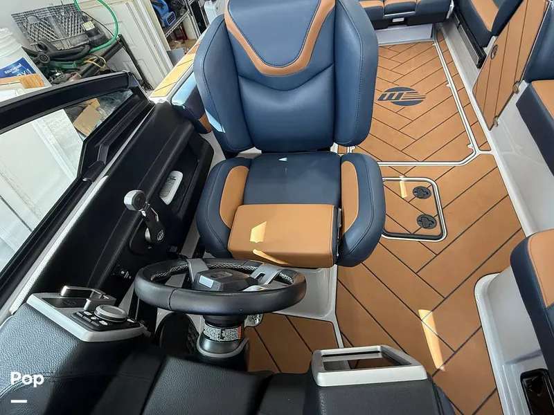 Slide: The Image of Malibu 26 LSV 2023 - 15952519